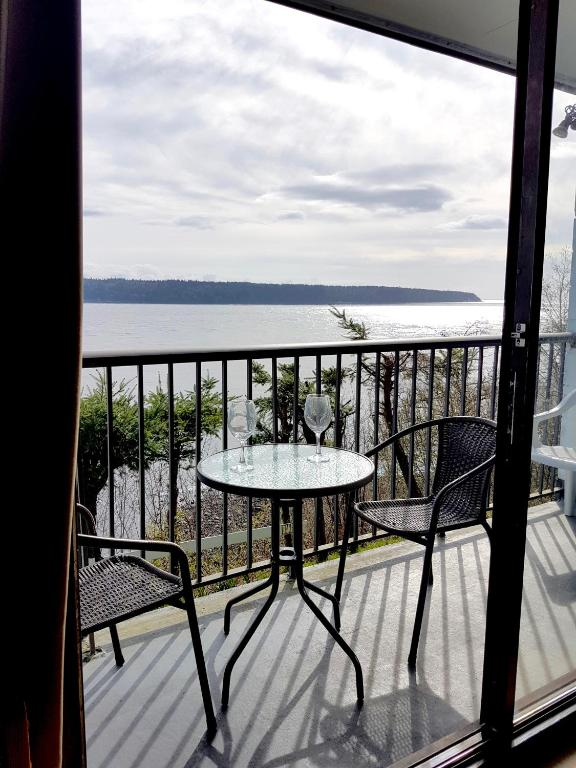 Oceanfront Full Kitchen Suite with Private Balcony 2 Queen - Photo 45
